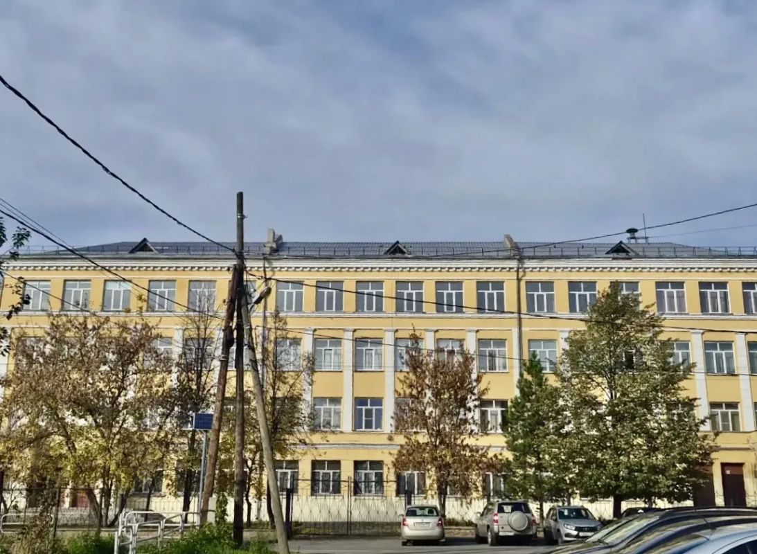 Прокуратура Калининского района добилась завершения работ по капитальному ремонту кровли здания школы Прокуратура Калининского района добилась завершения работ по капитальному ремонту кровли здания школы