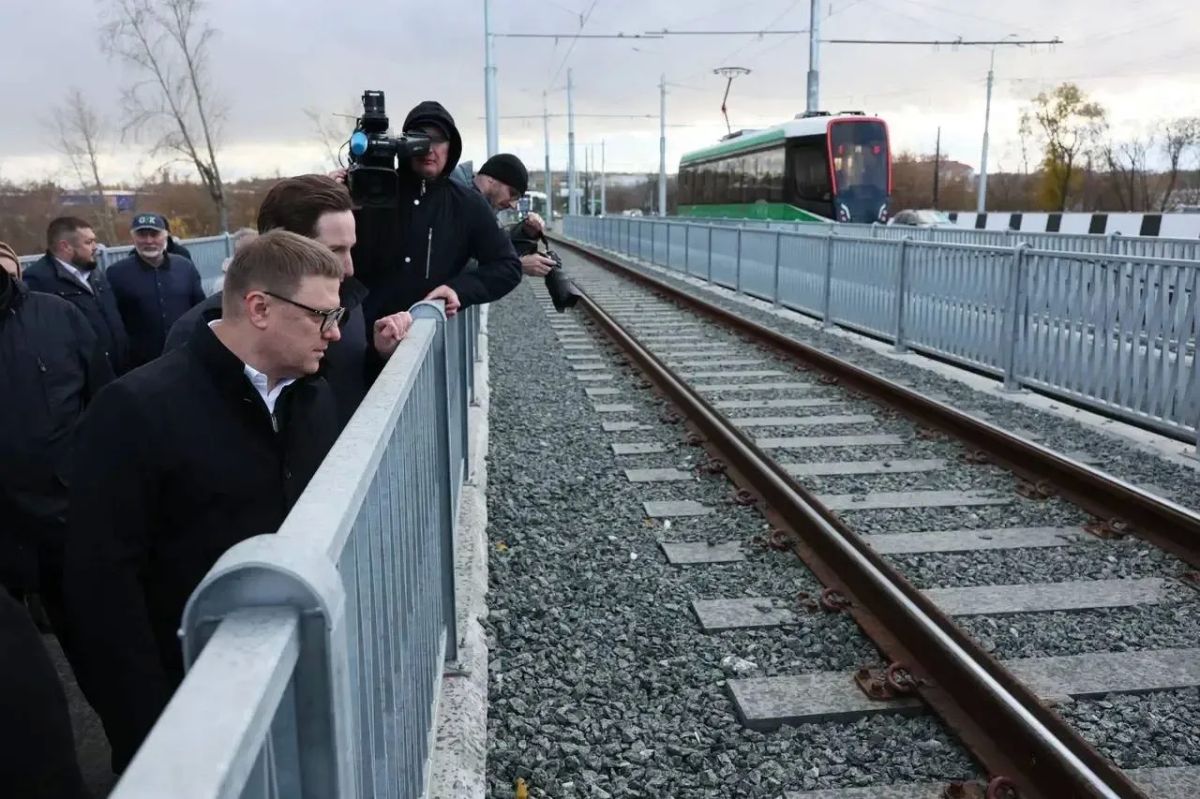 В Челябинске досрочно открыли движение по мосту на улице Черкасской В Челябинске досрочно открыли движение по мосту на улице Черкасской