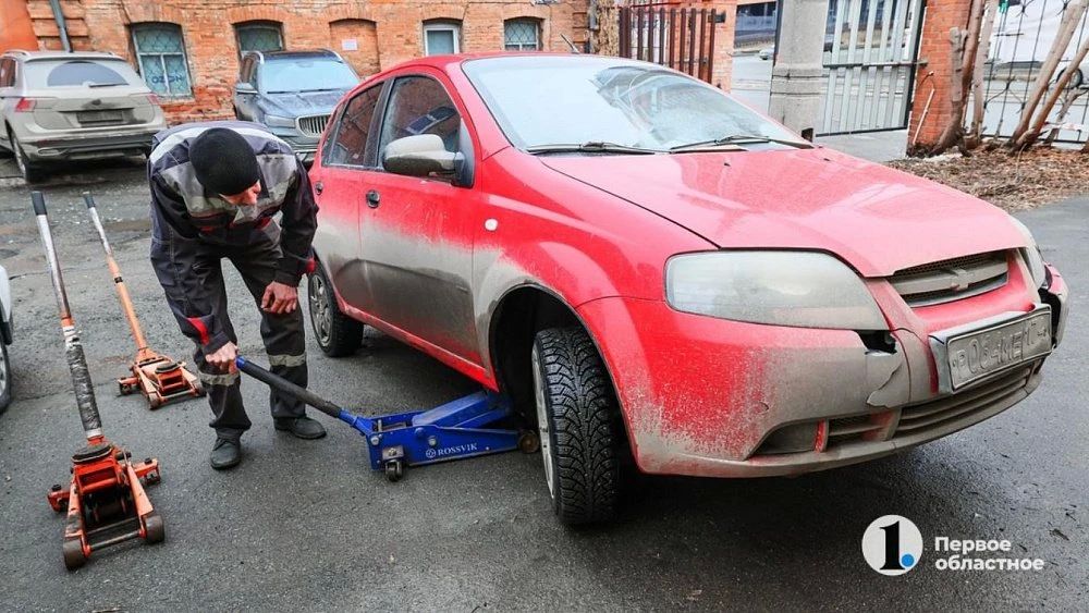 Водителям Челябинской области напомнили, когда пора «переобувать» автомобиль
