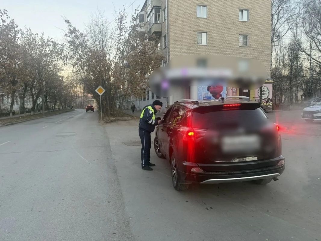 В Златоусте госавтоинспекторы пресекли грубые нарушения ПДД и факты небезопасной перевозки детей В Златоусте госавтоинспекторы пресекли грубые нарушения ПДД и факты небезопасной перевозки детей