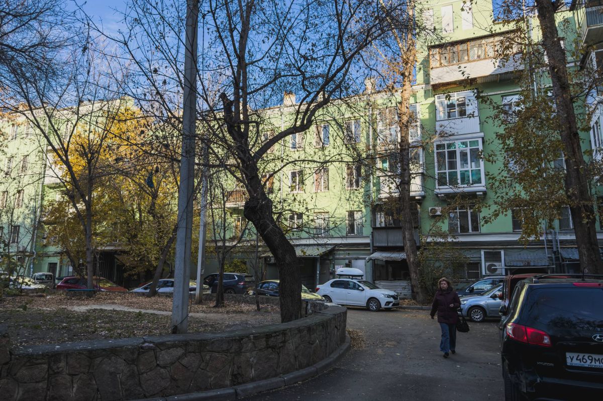 Места есть? Полно! В Челябинске заработали платные парковки для автомобилей Места есть? Полно! В Челябинске заработали платные парковки для автомобилей