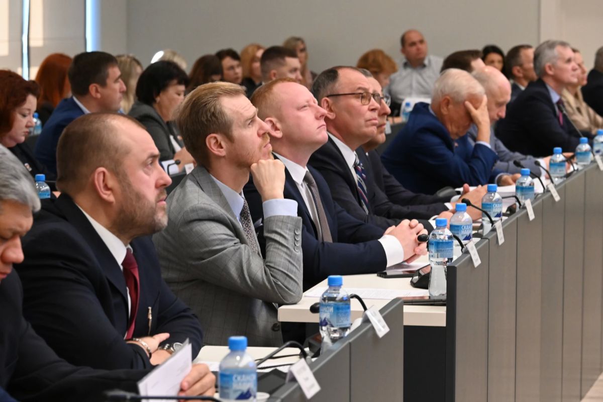 Депутаты заслушали информацию заместителя Главы города по городскому хозяйству Сергея Кочеткова о том, как Челябинск готовился к отопительному периоду Депутаты заслушали информацию заместителя Главы города по городскому хозяйству Сергея Кочеткова о том, как Челябинск готовился к отопительному периоду