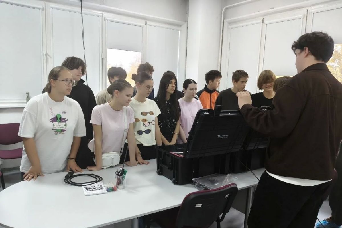 Челябинские школьники познакомились с производством датчиков на заводе СКБ «Индукция» Челябинские школьники познакомились с производством датчиков на заводе СКБ «Индукция»