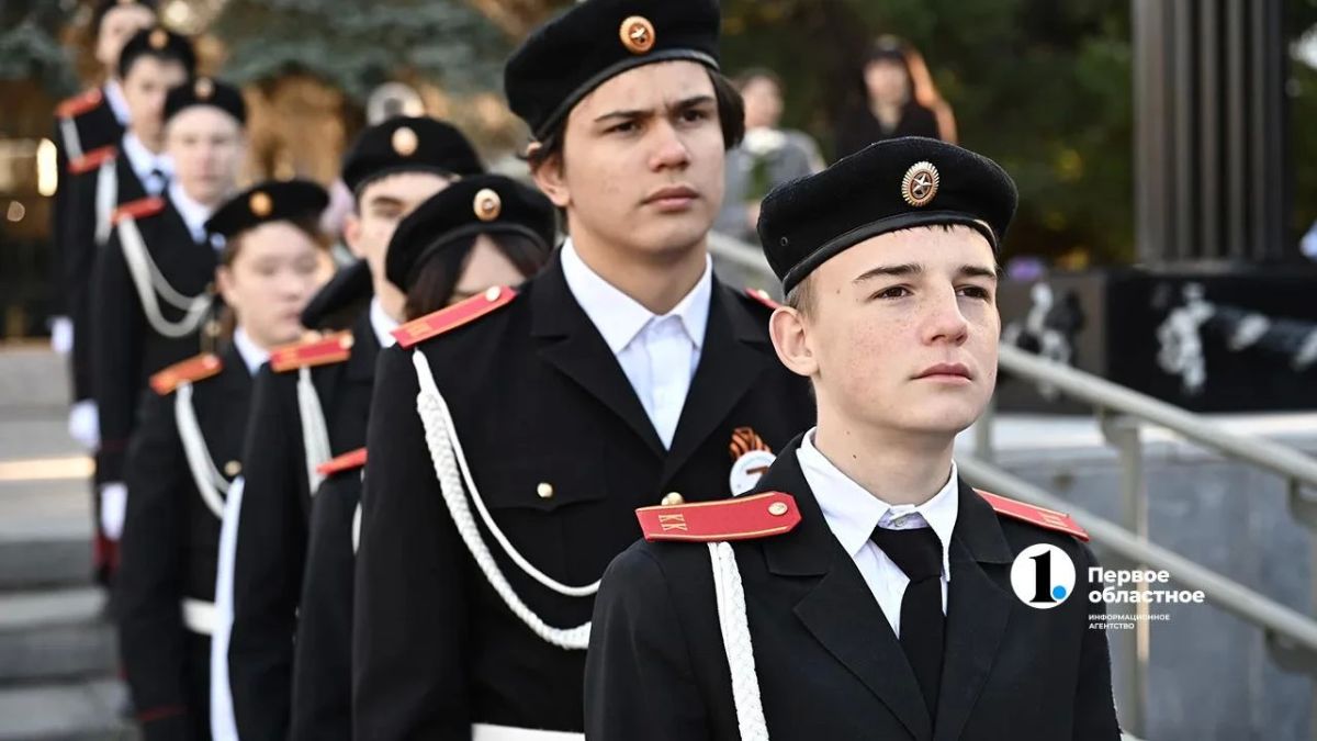 В Челябинске у Вечного огня почтили память солдат и поддержали акцию «Огни Победы» В Челябинске у Вечного огня почтили память солдат и поддержали акцию «Огни Победы»