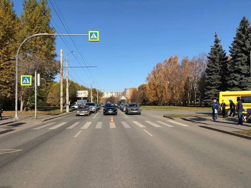 Госавтоинспекция Челябинска устанавливает обстоятельства дорожно-транспортного происшествия, произошедшего на улице Черкасской
