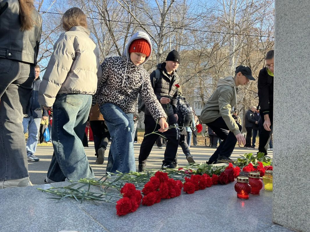 В Копейске почтили память жертв политических репрессий В Копейске почтили память жертв политических репрессий