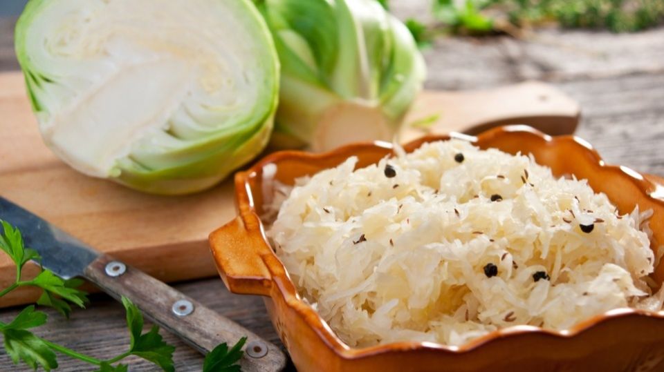 Как правильно квасить капусту: пять простых и интересных рецептов на осень