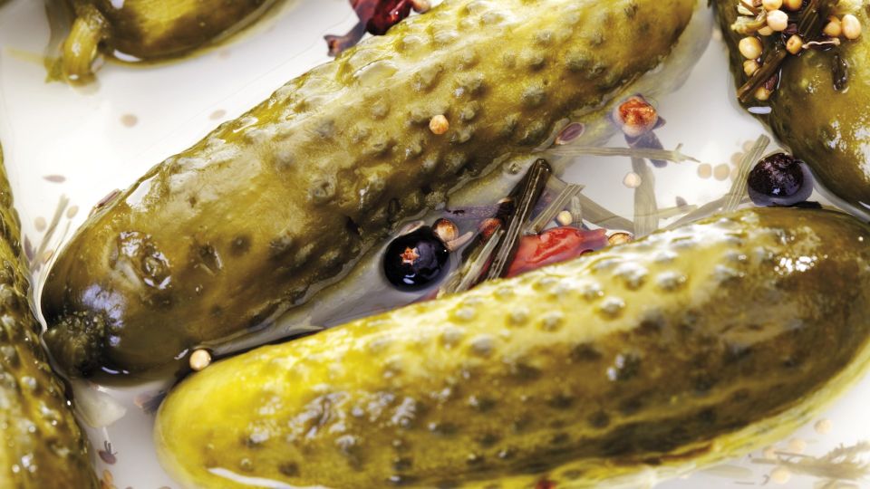 Рецепт по классику: как в доме Антона Чехова солили огурцы