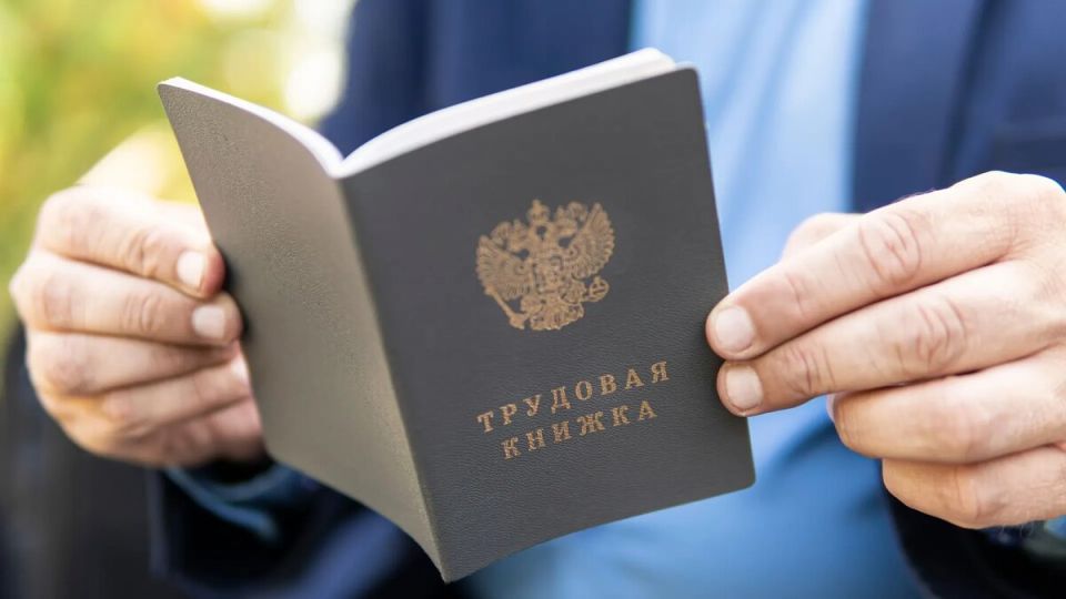 Спустя 10 лет на работе: женщина восстановлена после увольнения за поддельный диплом