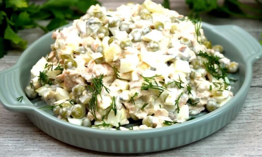 Вкус ностальгии: прекрасный салат с горбушей, который согревает душу