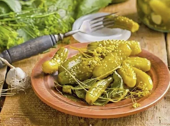 Маринованные огурцы с горчицей: секрет хрустящих закусок на зиму