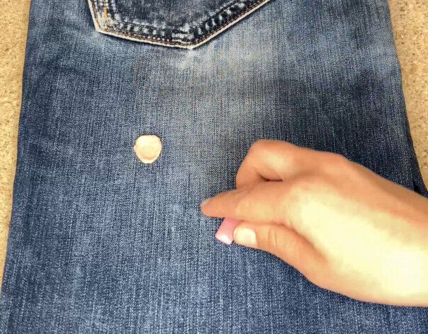 Как быстро удалить жвачку с одежды: проверенные методы