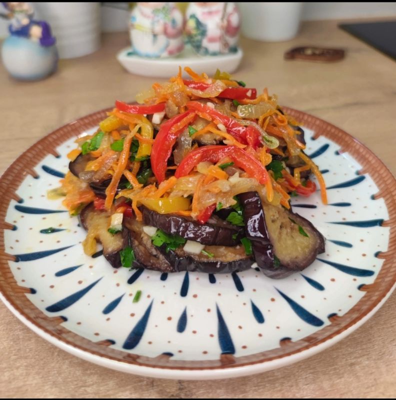 Пикантная закуска из баклажанов