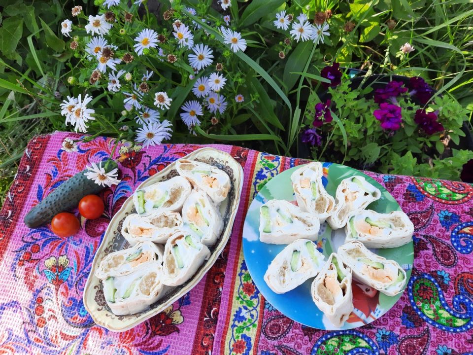 Необычный рулет из лаваша с икрой сельди: простой и вкусный рецепт