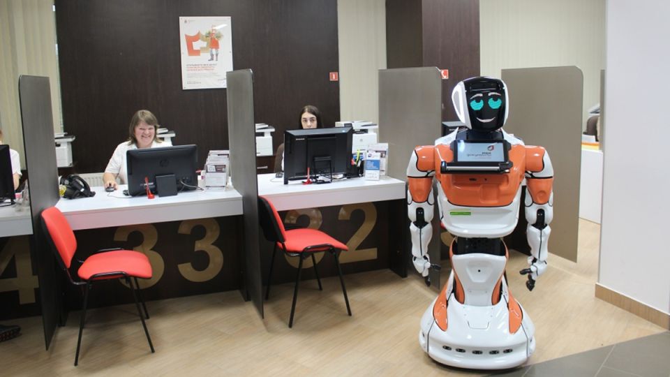 Роботы и биометрия в МФЦ: новые горизонты для молодёжи и удобство для пожилых