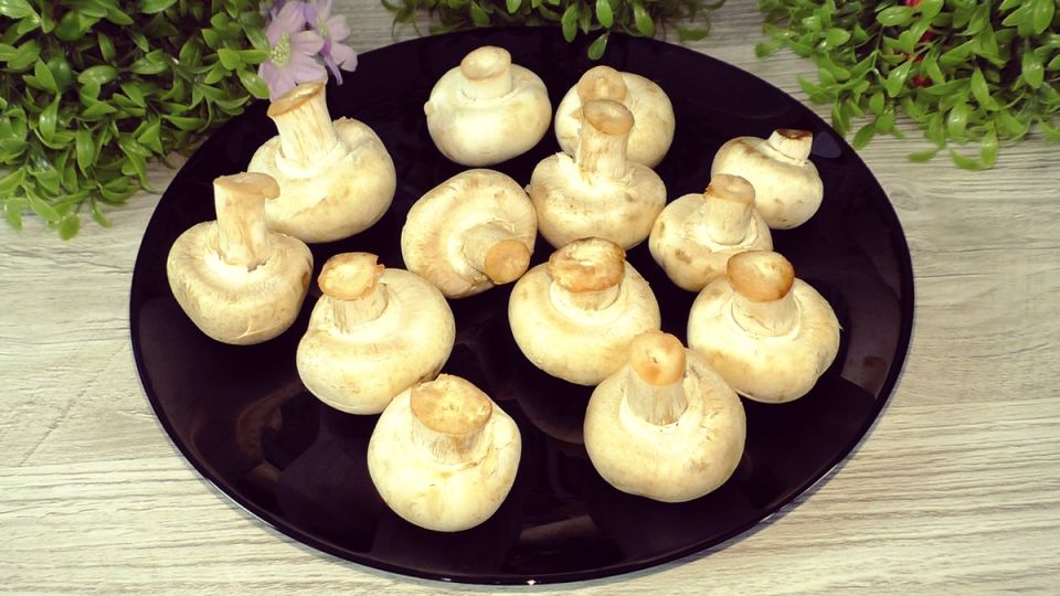 Ароматные маринованные грибы за час: простой и быстрый рецепт