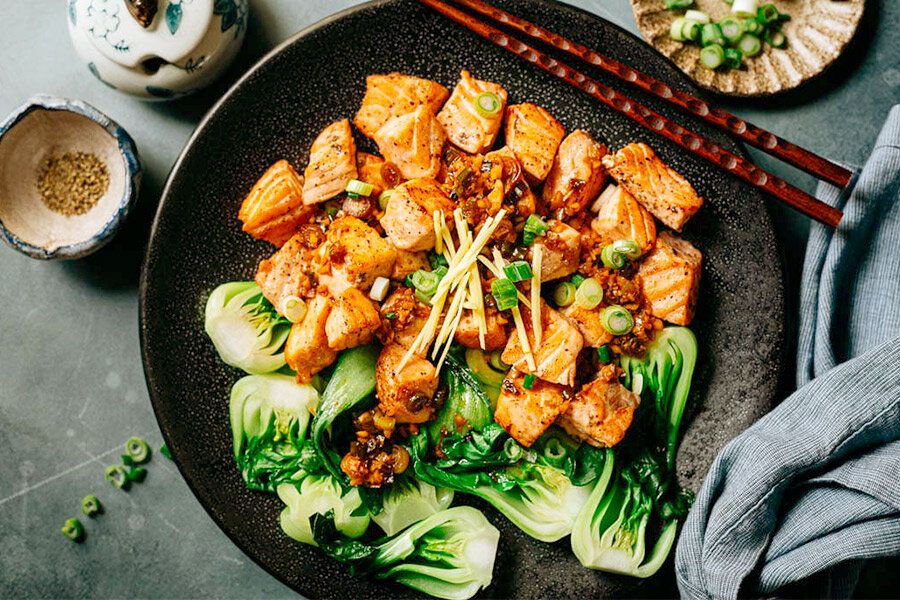 Как приготовить ароматный жареный лосось с бок-чой